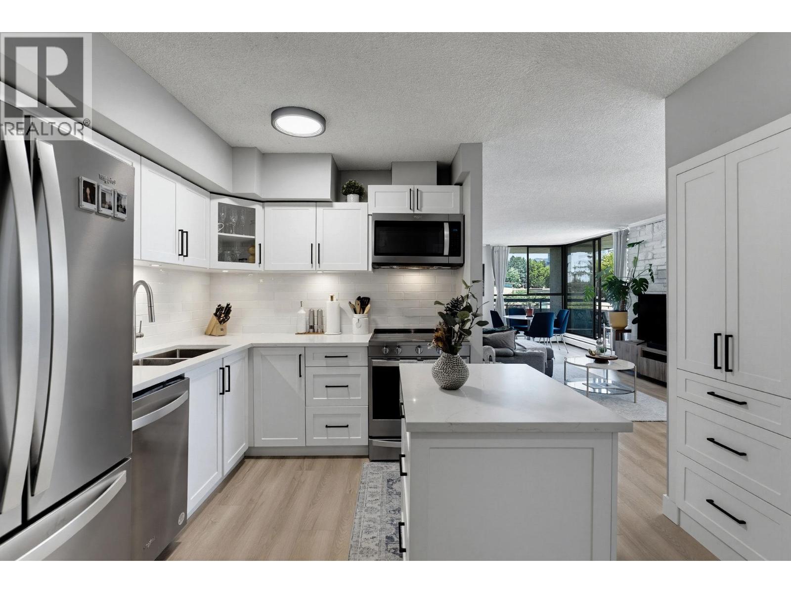 302 3737 Bartlett Court, Burnaby, British Columbia  V3J 7E3 - Photo 9 - R3138332