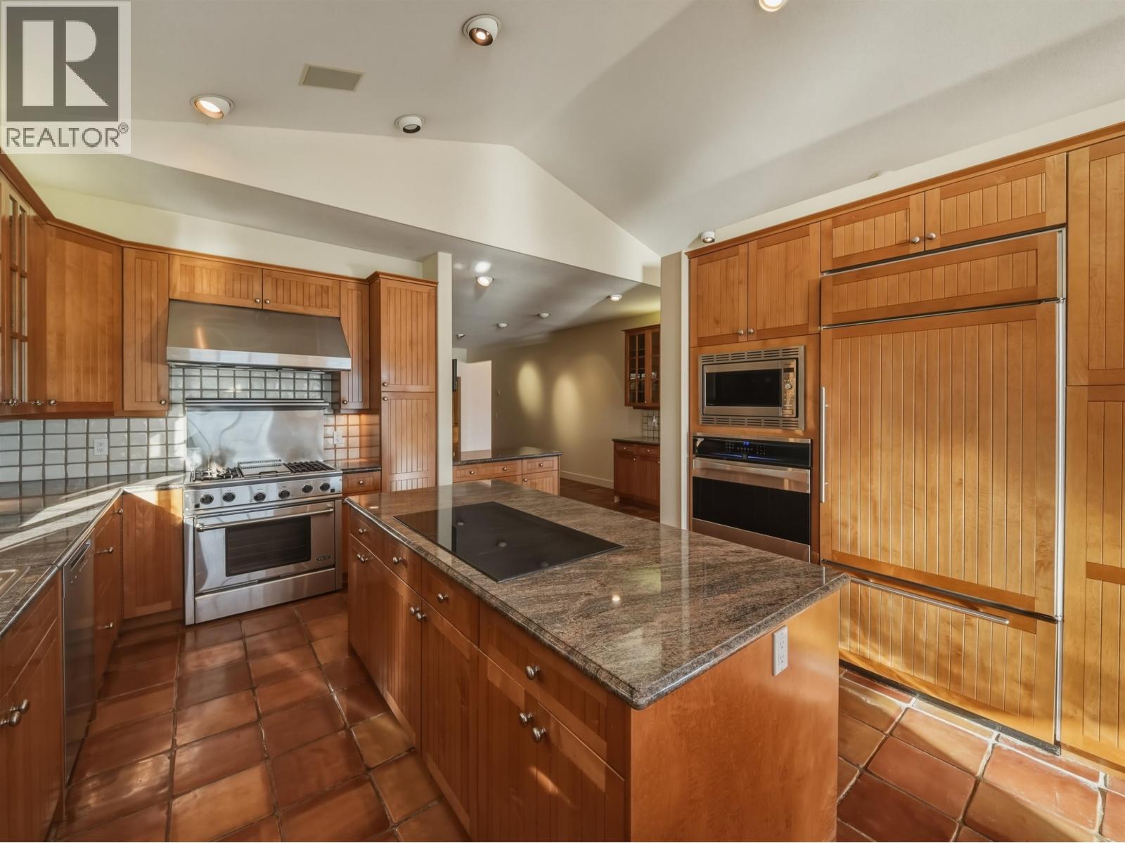 6231 Taylor Drive, West Vancouver, British Columbia V7W 1Y8 - Photo 13 - R3138329