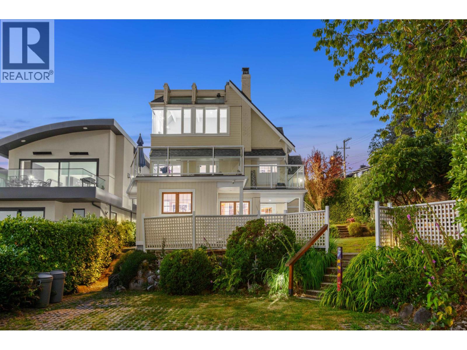 1104 Esquimalt Avenue, West Vancouver, British Columbia V7T 1K1 - Photo 2 - R3138370