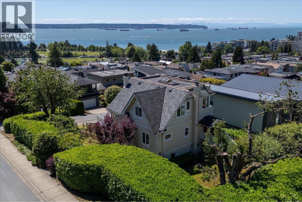 1104 Esquimalt Avenue, West Vancouver, British Columbia V7T 1K1 - Photo 39 - R3138370