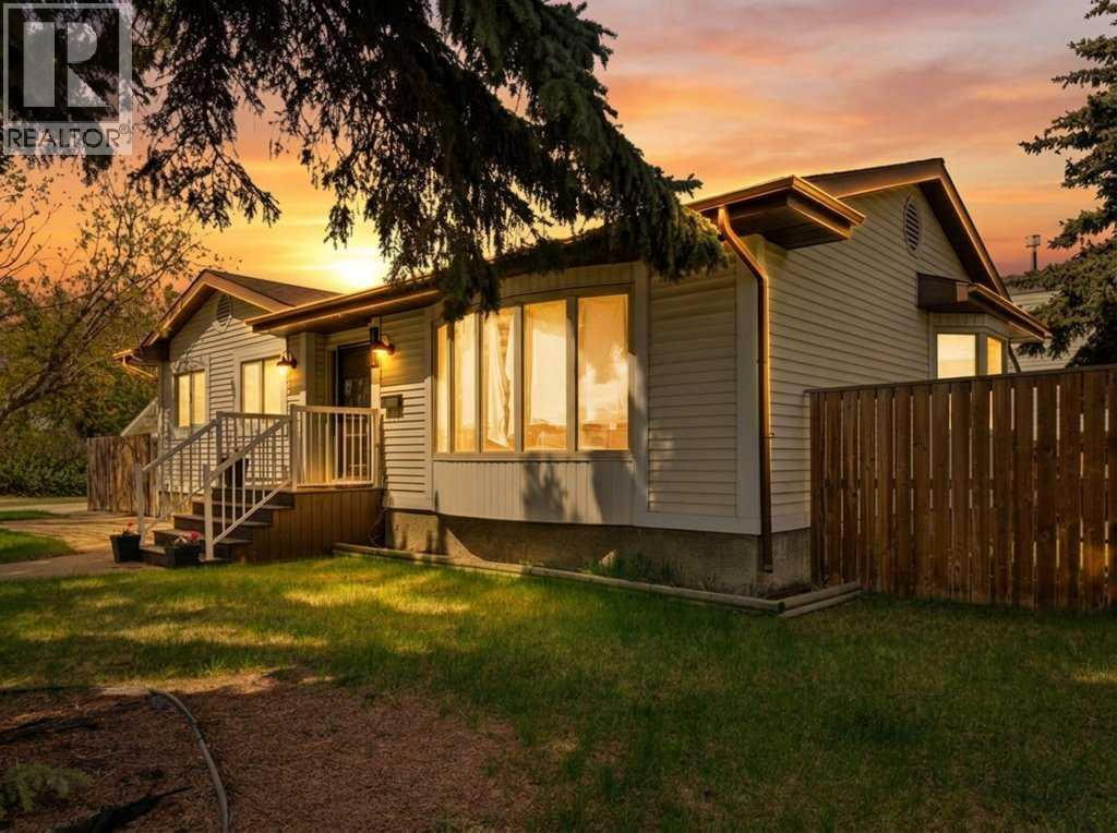 124 Martin Close, Red Deer, Alberta  T4R 1R8 - Photo 2 - A2288694