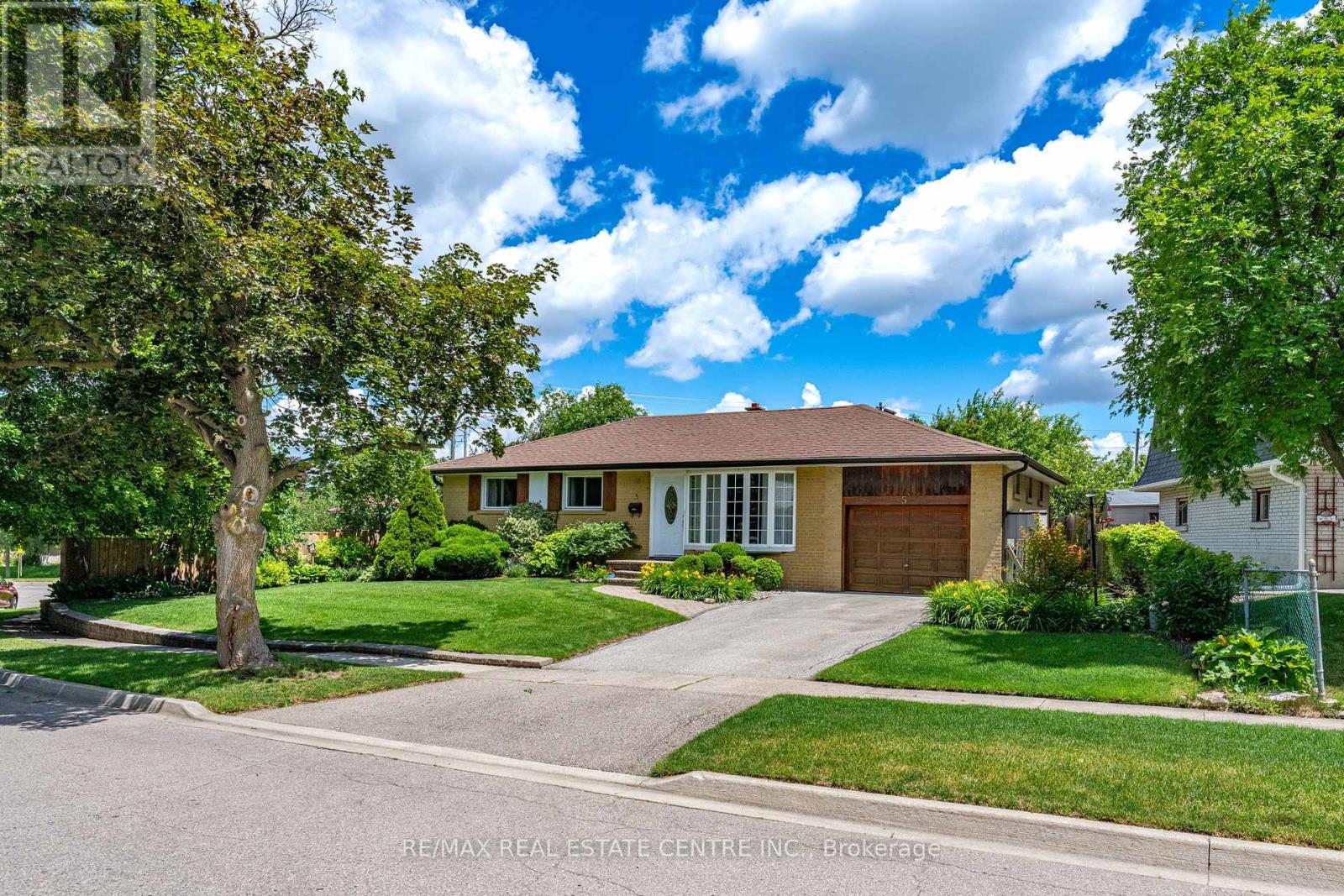 5 Hale Drive, Halton Hills, Ontario L7G 4C3 - Photo 3 - W13474780
