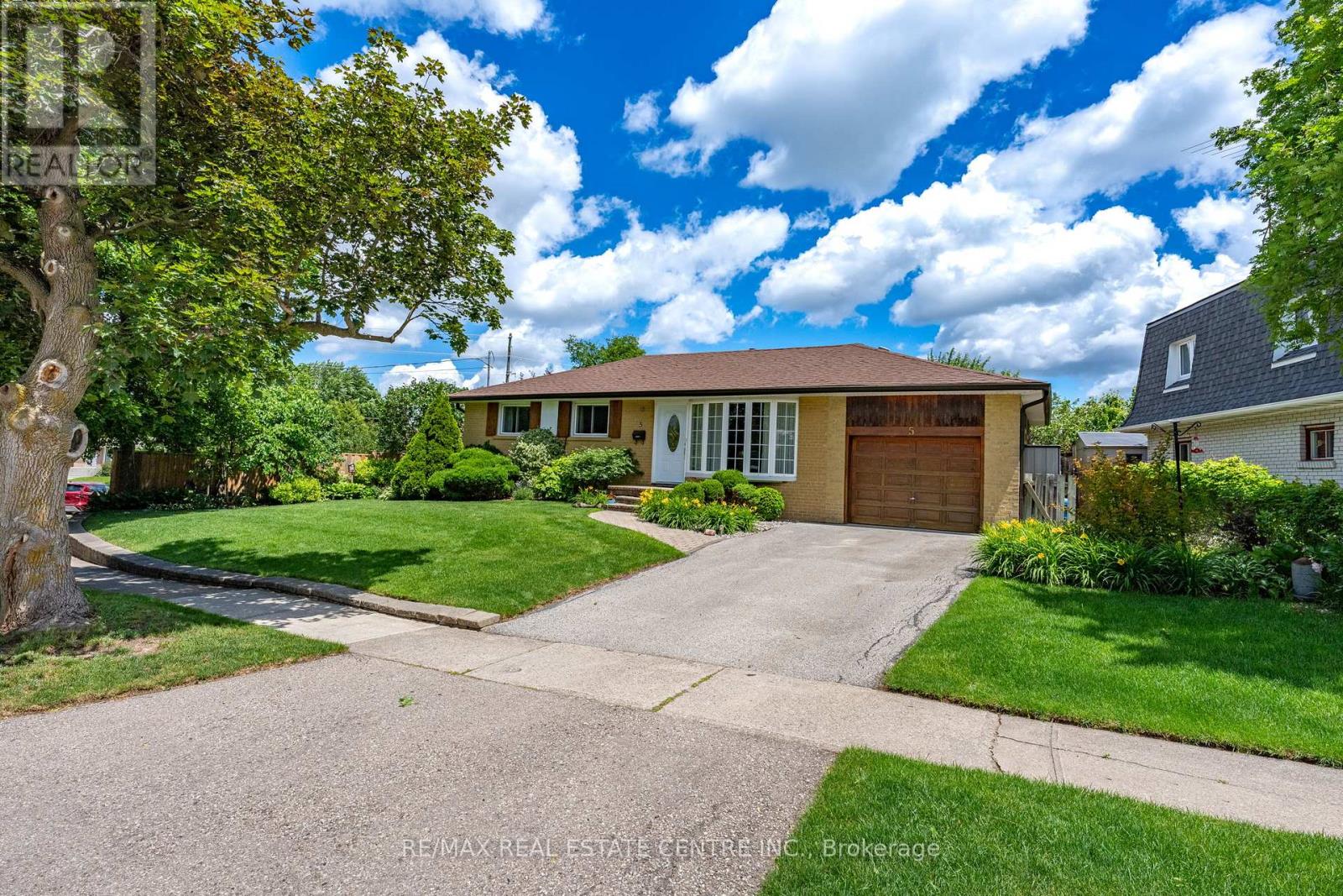5 Hale Drive, Halton Hills, Ontario L7G 4C3 - Photo 2 - W13474780