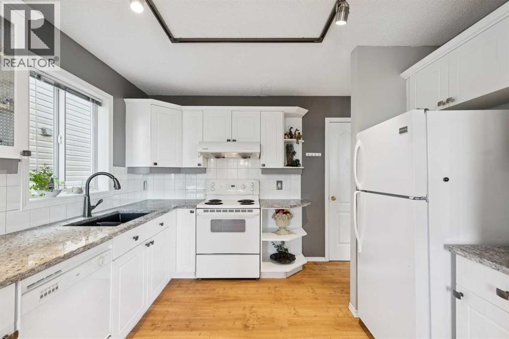 18 Bridlewood Way SW, Calgary, Alberta  T2Y 3R5 - Photo 4 - A2318296