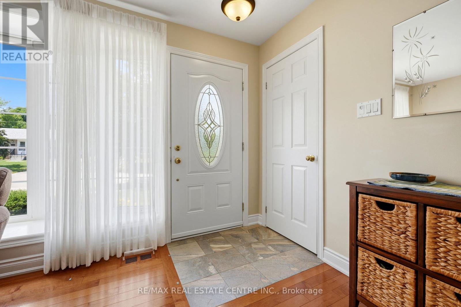 5 Hale Drive, Halton Hills, Ontario L7G 4C3 - Photo 4 - W13474780