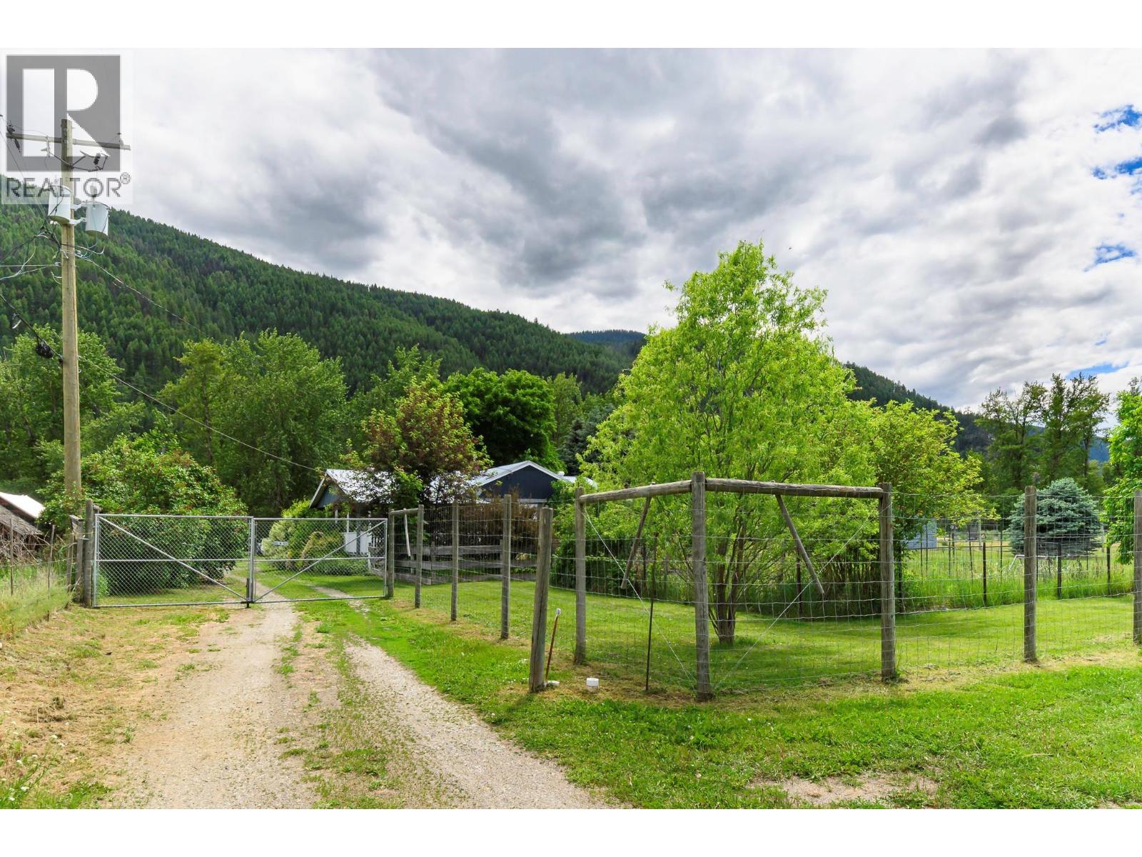 460 South Nursery Road, Grand Forks, British Columbia  V0H 1H9 - Photo 13 - 10387887