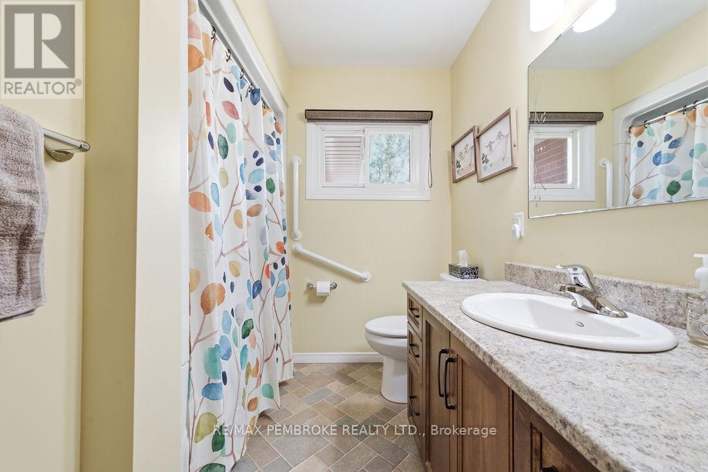 92 Ken Avenue, Laurentian Valley, Ontario  K8A 6W5 - Photo 23 - X13475580