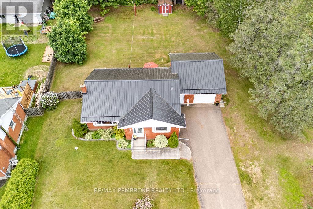 92 Ken Avenue, Laurentian Valley, Ontario  K8A 6W5 - Photo 3 - X13475580