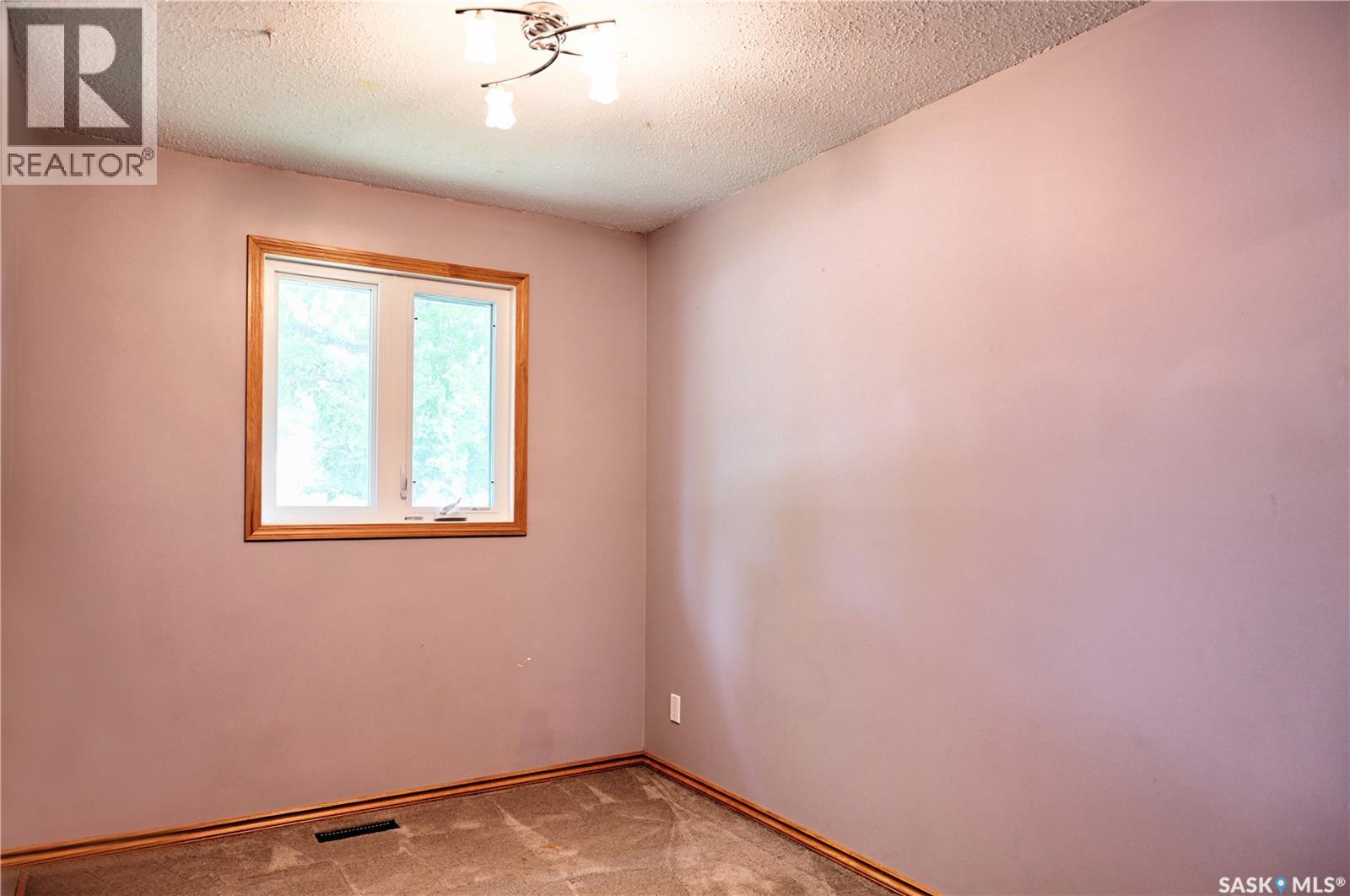 917 Macklem Drive, Saskatoon, Saskatchewan  S7L 4R7 - Photo 8 - SK040253