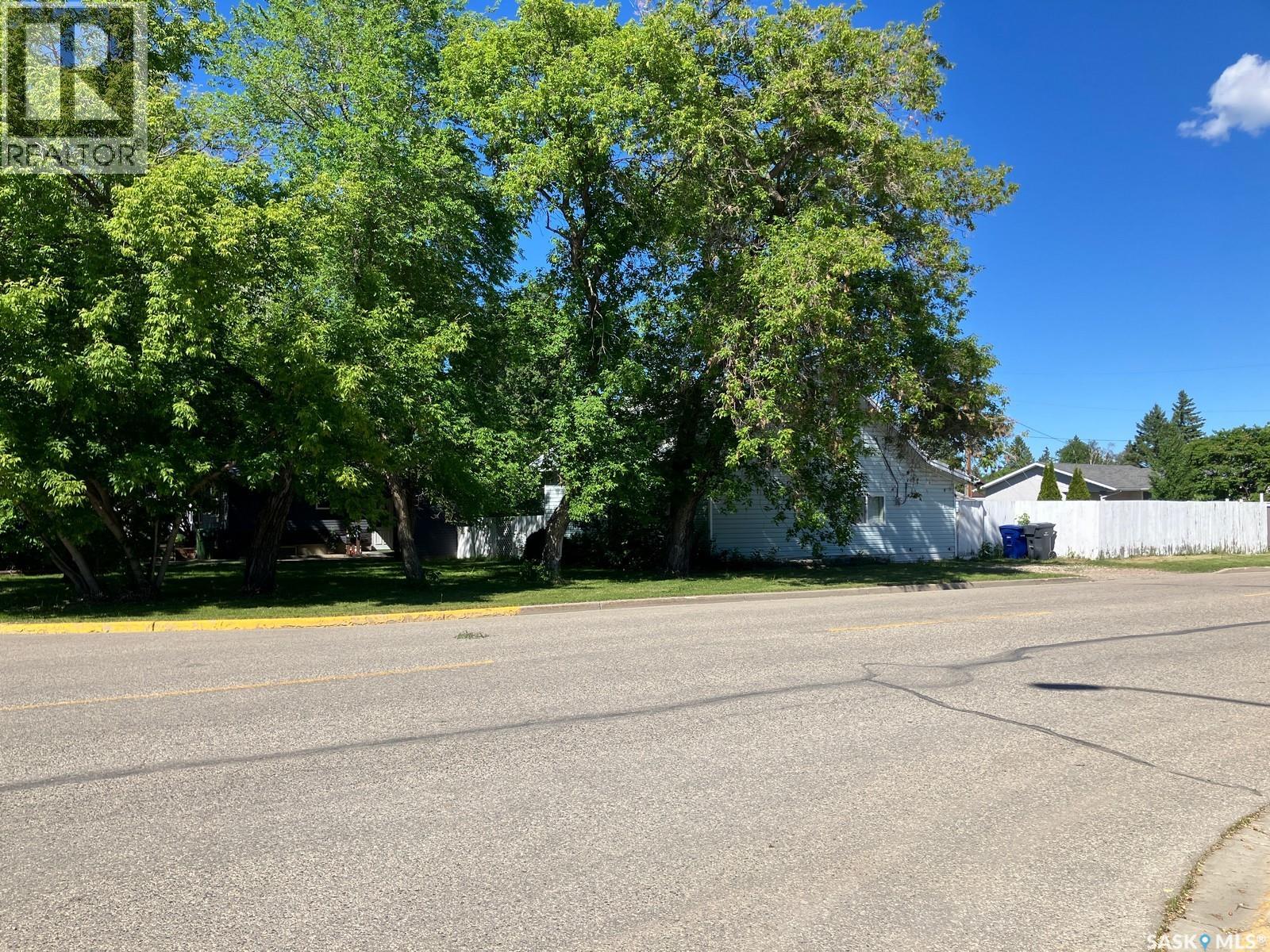 911 1st Street W, Nipawin, Saskatchewan  S0E 1E0 - Photo 33 - SK040172