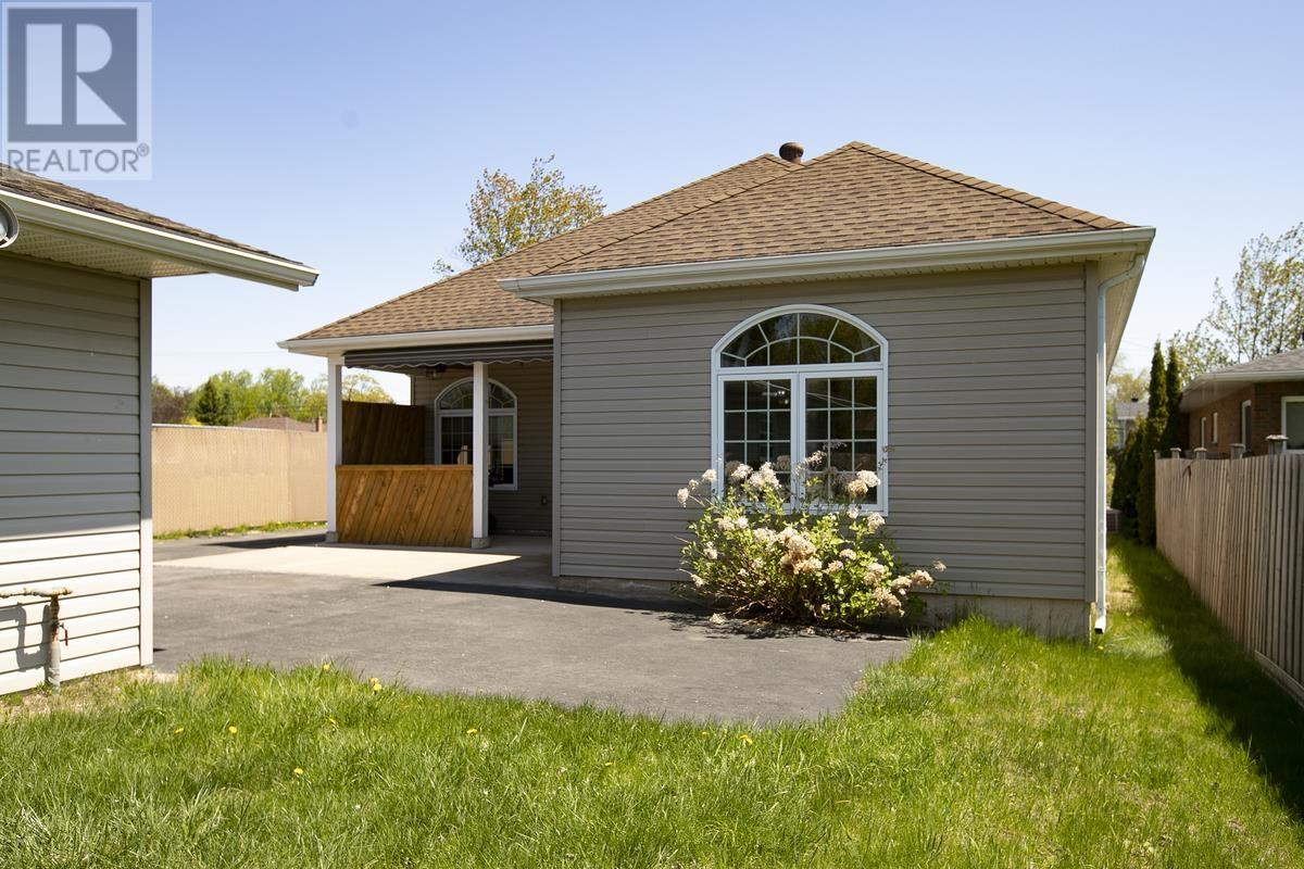 481 Lake St, Sault Ste. Marie, Ontario  P6B 3L4 - Photo 9 - SM253487