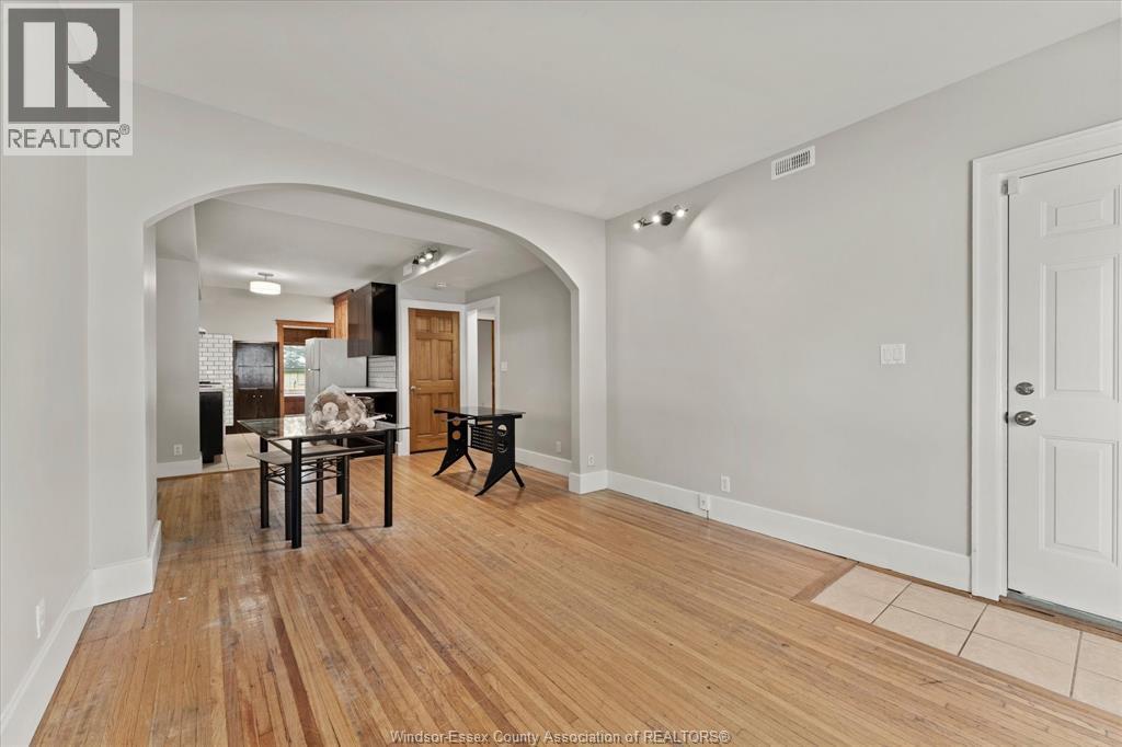 537 Mcewan Avenue, Windsor, Ontario  N9B 2E7 - Photo 7 - 26014649