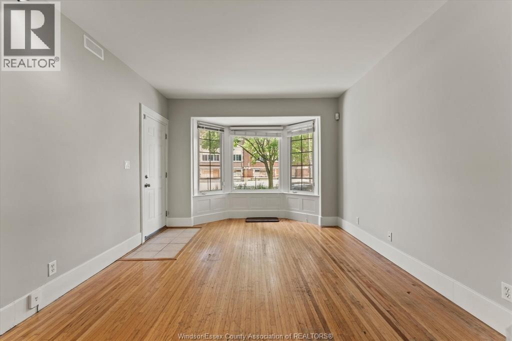 537 Mcewan Avenue, Windsor, Ontario  N9B 2E7 - Photo 5 - 26014649