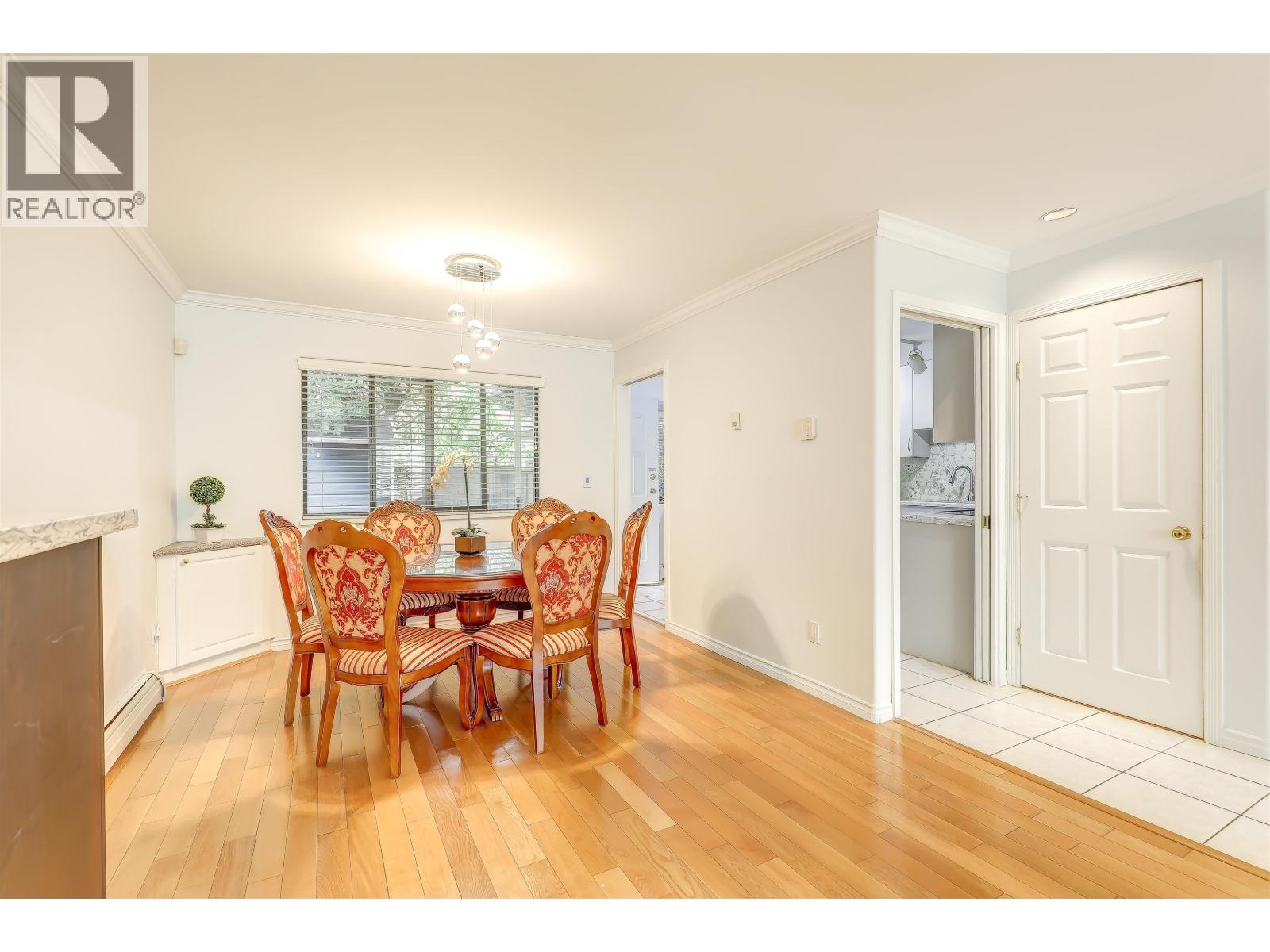 4723 Village Drive, Burnaby, British Columbia  V5G 4V7 - Photo 9 - R3138346