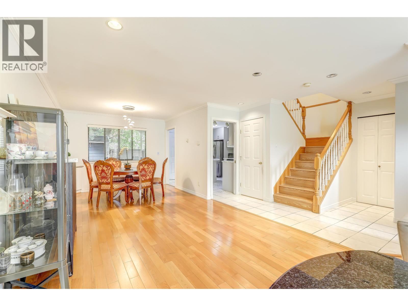 4723 Village Drive, Burnaby, British Columbia  V5G 4V7 - Photo 7 - R3138346