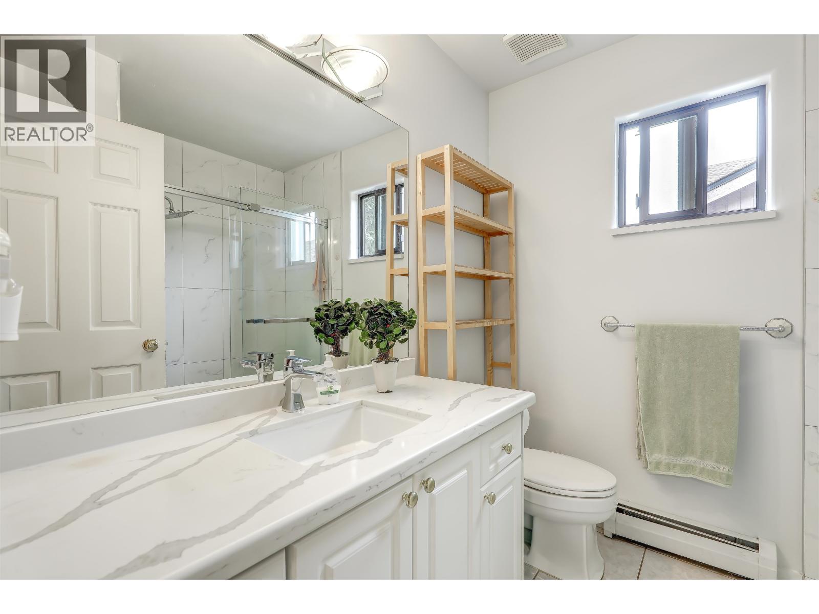 4723 Village Drive, Burnaby, British Columbia  V5G 4V7 - Photo 20 - R3138346