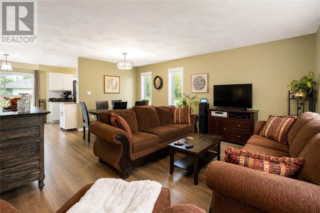 214 Ravina Ave, Garson, Ontario  P3L 1A7 - Photo 7 - 2128603