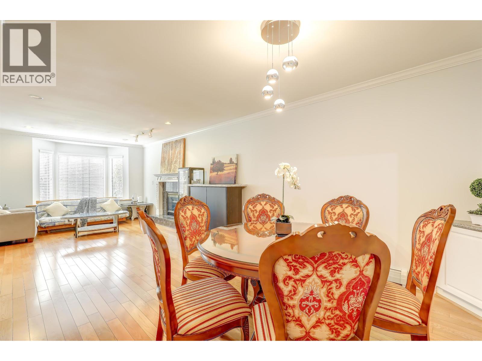 4723 Village Drive, Burnaby, British Columbia  V5G 4V7 - Photo 8 - R3138346