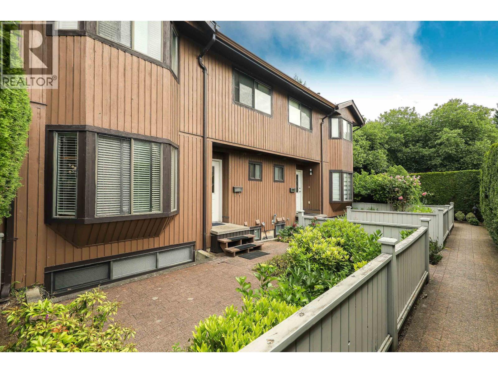 4723 Village Drive, Burnaby, British Columbia  V5G 4V7 - Photo 39 - R3138346
