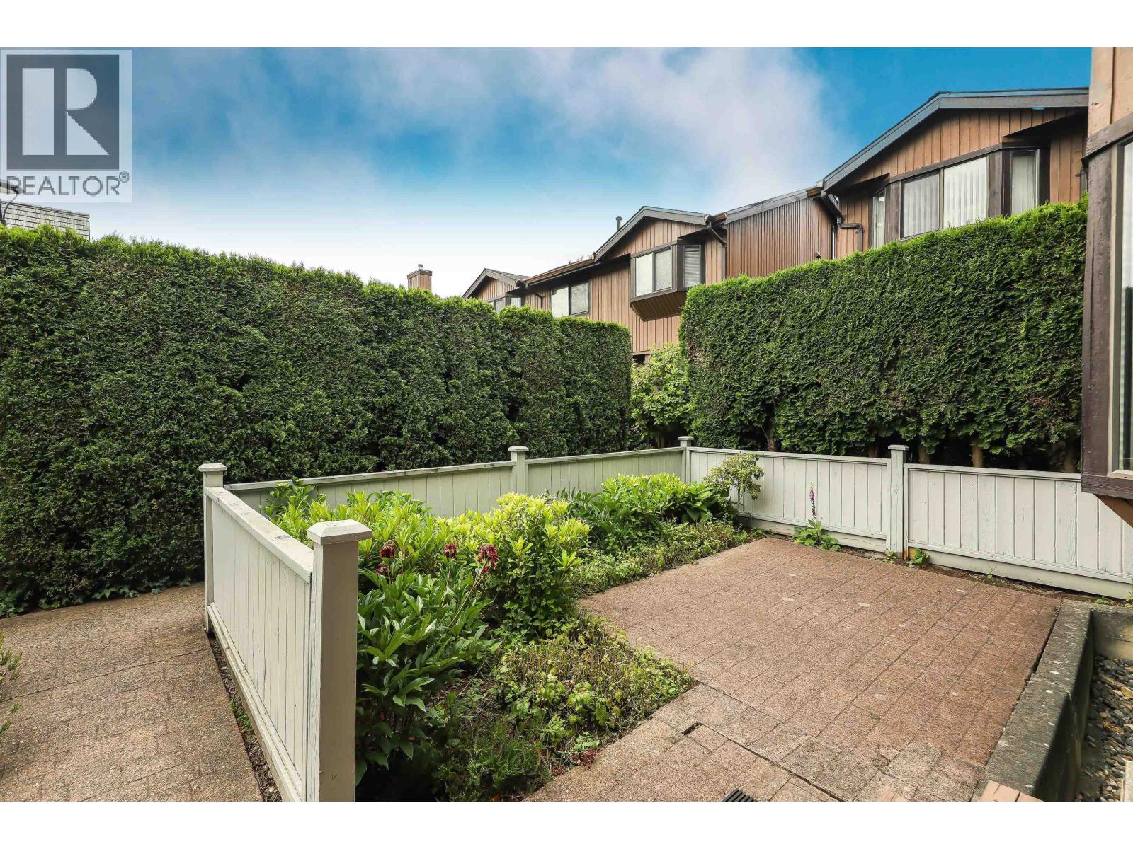 4723 Village Drive, Burnaby, British Columbia  V5G 4V7 - Photo 37 - R3138346