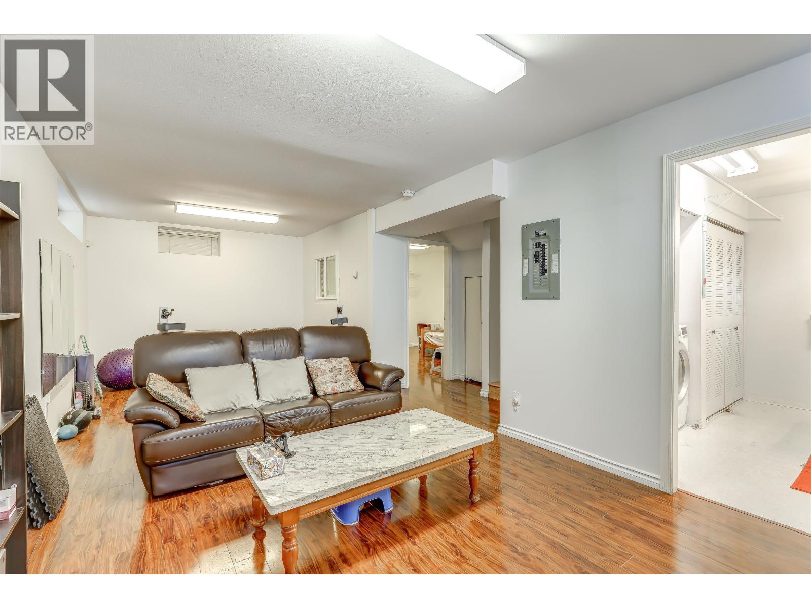 4723 Village Drive, Burnaby, British Columbia  V5G 4V7 - Photo 5 - R3138346