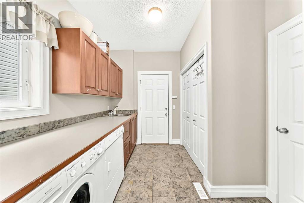 1748 Hidden Creek Way NW, Calgary, Alberta  T3A 6H5 - Photo 23 - A2322225