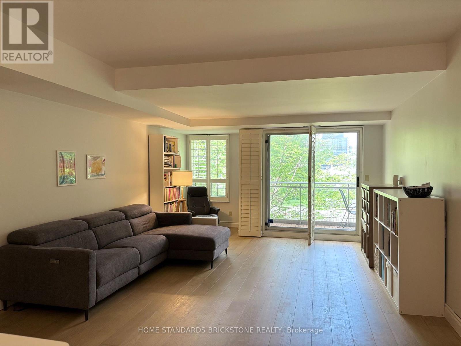 202 - 9 GREENBRIAR ROAD, Toronto, Ontario