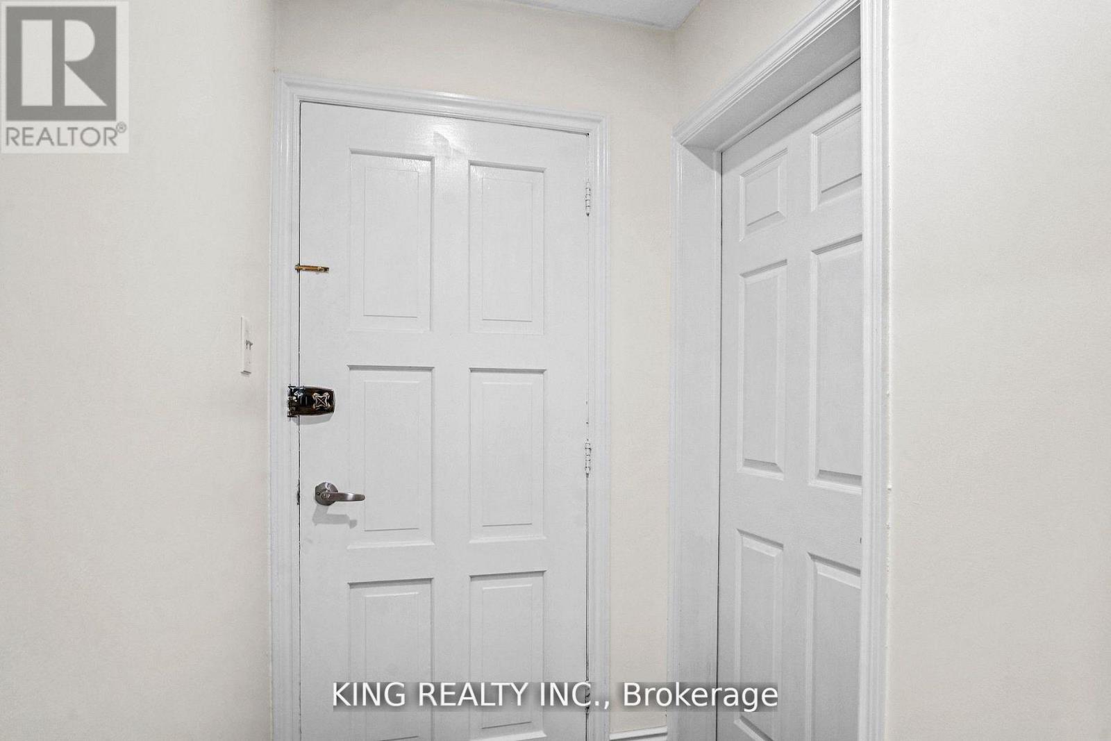 16 Wimbledon Court, Brampton, Ontario  L6V 2S4 - Photo 10 - W13475656