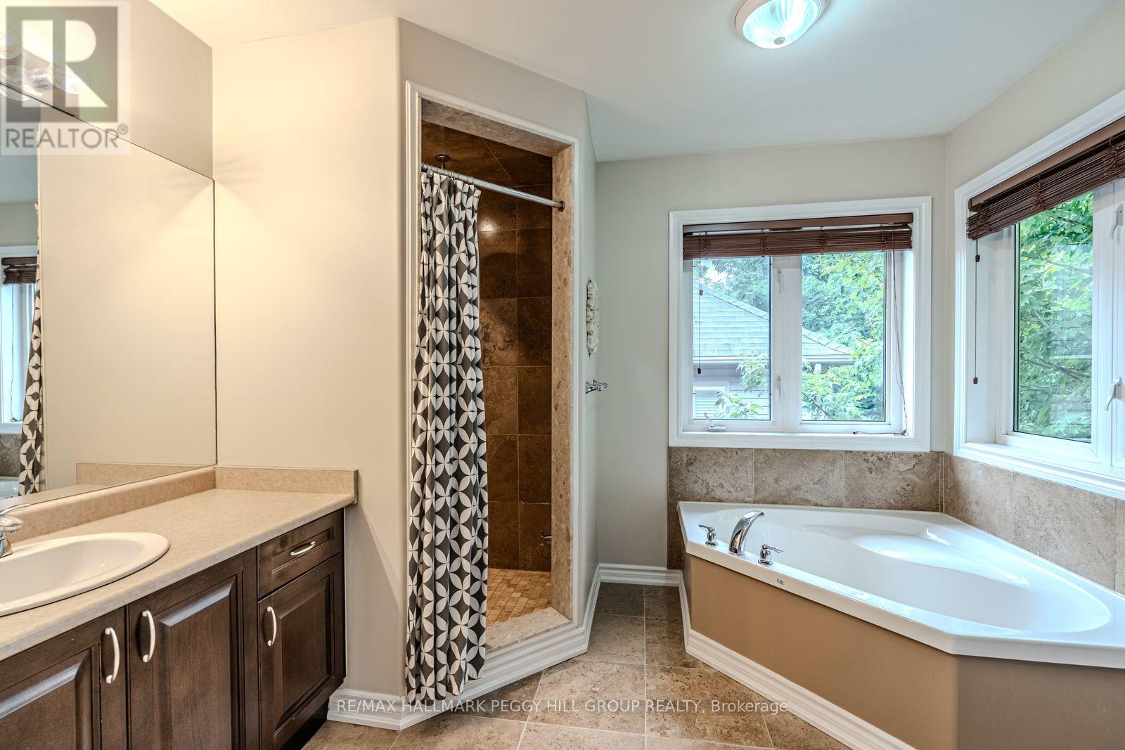 11 Oakmont Avenue, Oro-Medonte, Ontario  L0L 2L0 - Photo 9 - S13475644