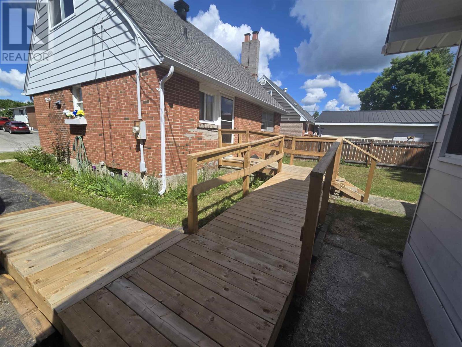 23 Blackwell Rd, Elliot Lake, Ontario  P5A 2G4 - Photo 16 - SM261549