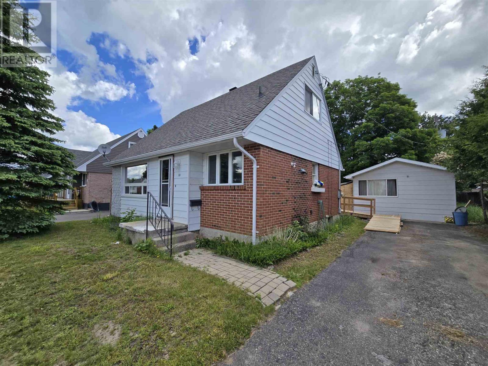 23 Blackwell Rd, Elliot Lake, Ontario  P5A 2G4 - Photo 2 - SM261549