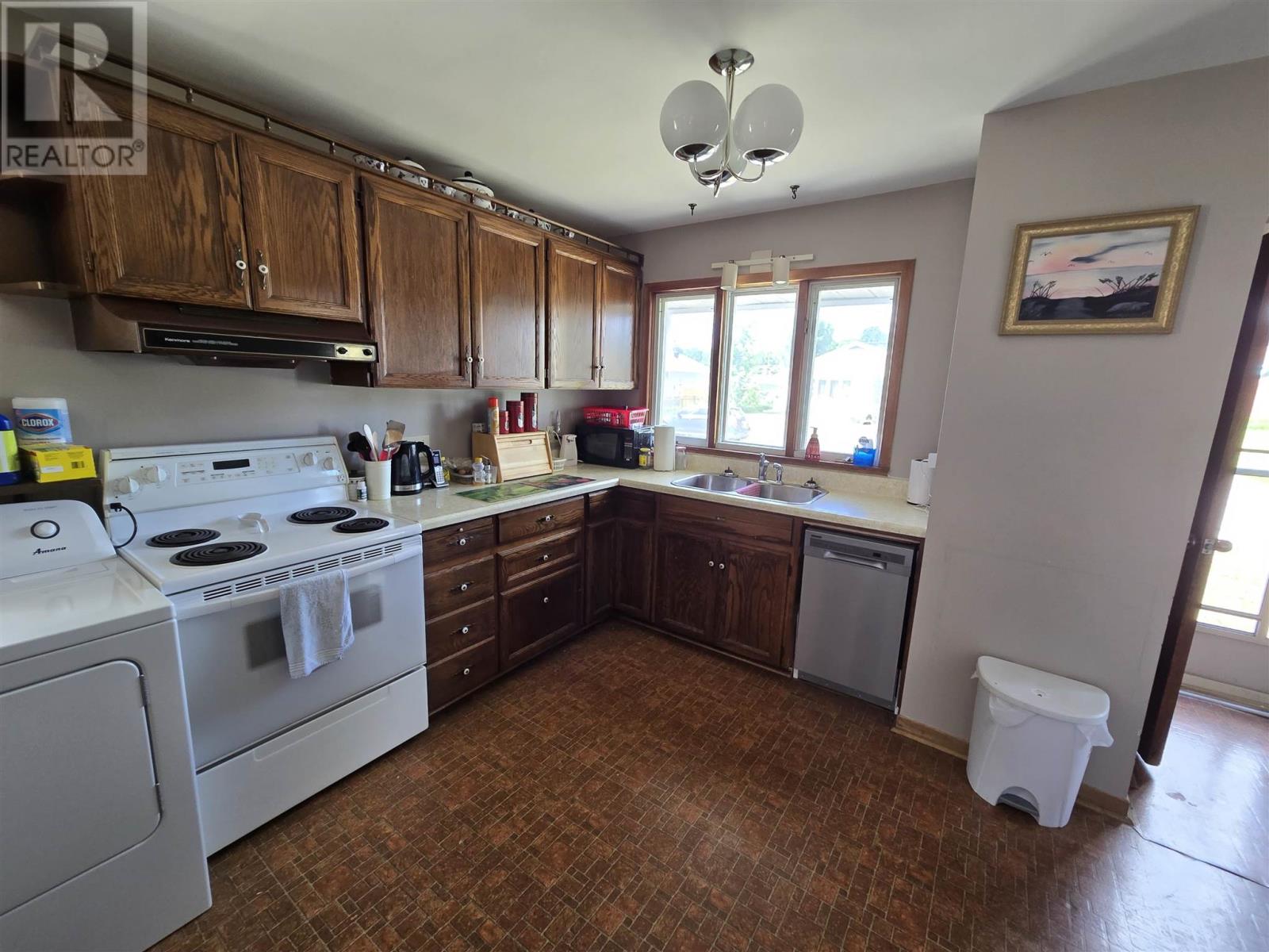 23 Blackwell Rd, Elliot Lake, Ontario  P5A 2G4 - Photo 4 - SM261549