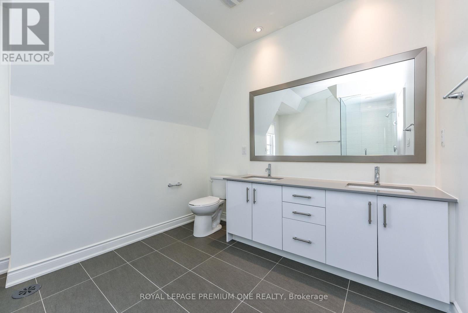 33 Salvador Allende Court, Toronto, Ontario  M6G 0A3 - Photo 17 - C13240408