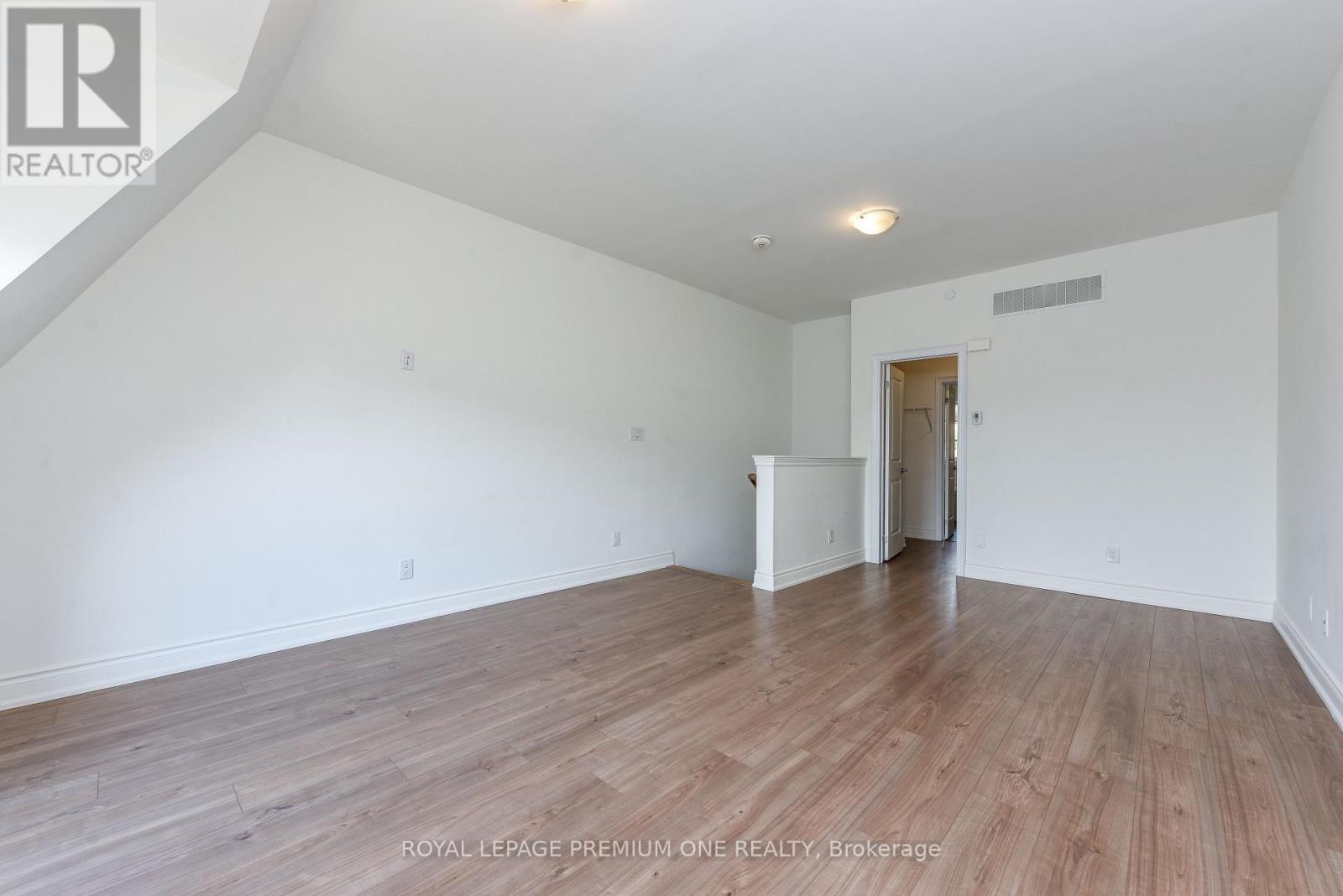 33 Salvador Allende Court, Toronto, Ontario  M6G 0A3 - Photo 22 - C13240408