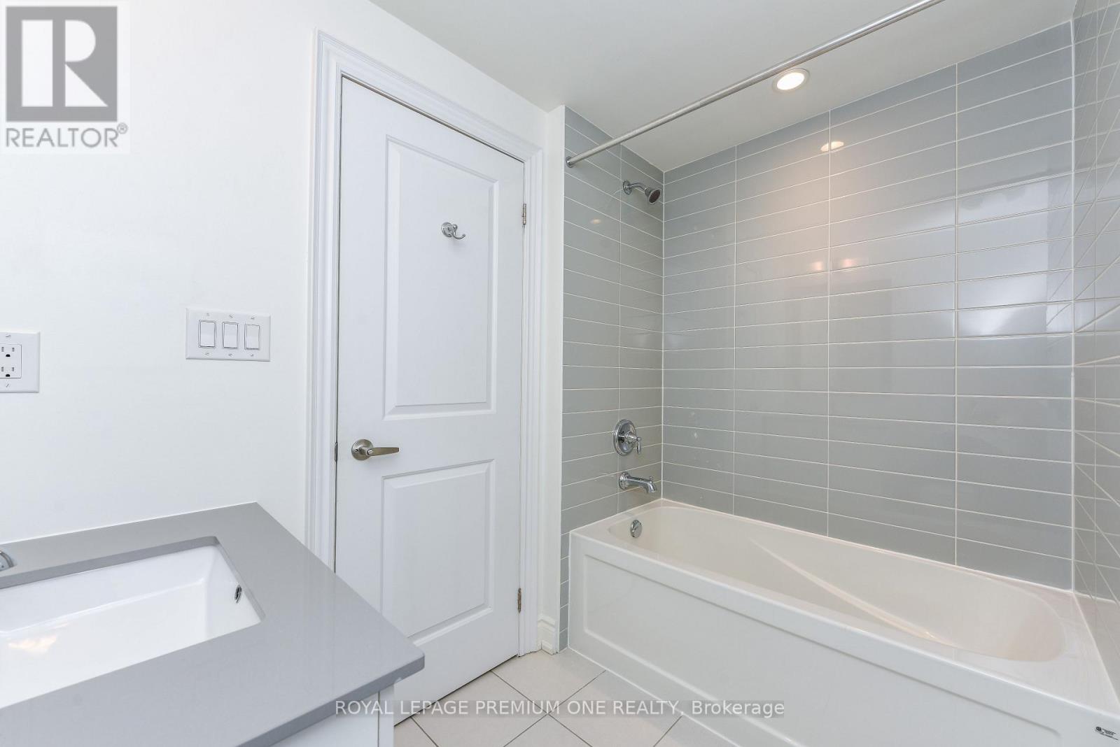 33 Salvador Allende Court, Toronto, Ontario  M6G 0A3 - Photo 29 - C13240408