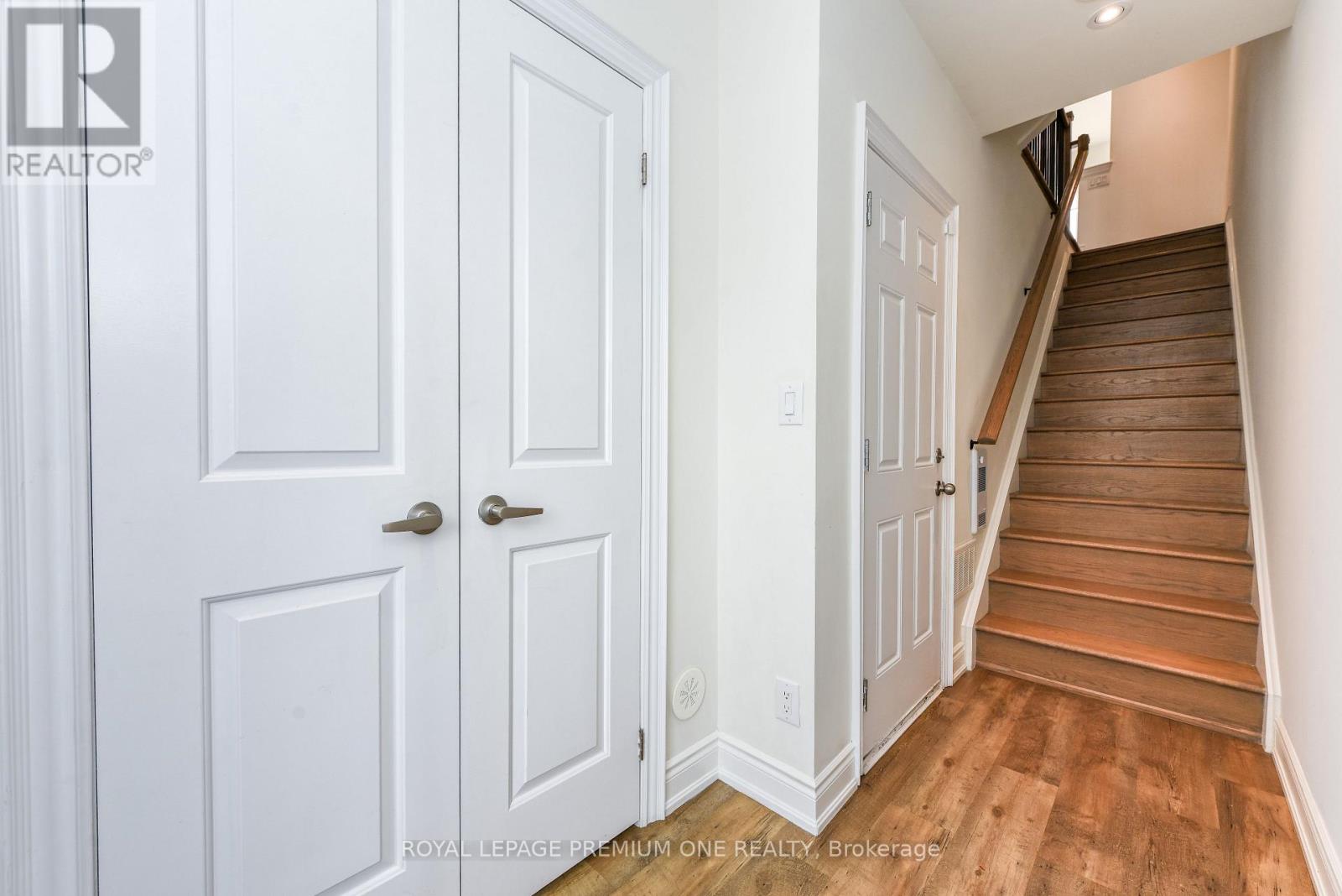 33 Salvador Allende Court, Toronto, Ontario  M6G 0A3 - Photo 35 - C13240408