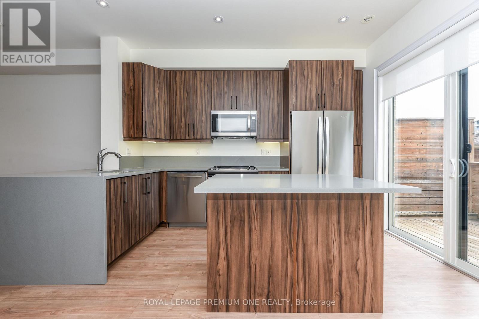 33 Salvador Allende Court, Toronto, Ontario  M6G 0A3 - Photo 16 - C13240408