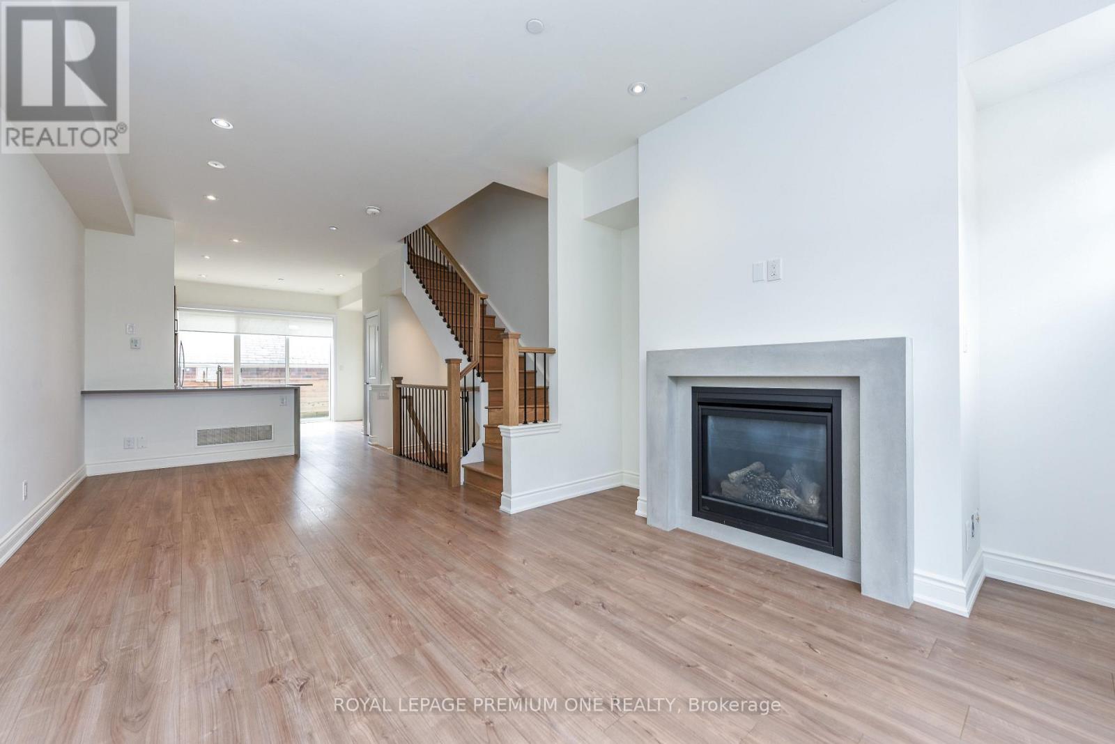 33 Salvador Allende Court, Toronto, Ontario  M6G 0A3 - Photo 12 - C13240408