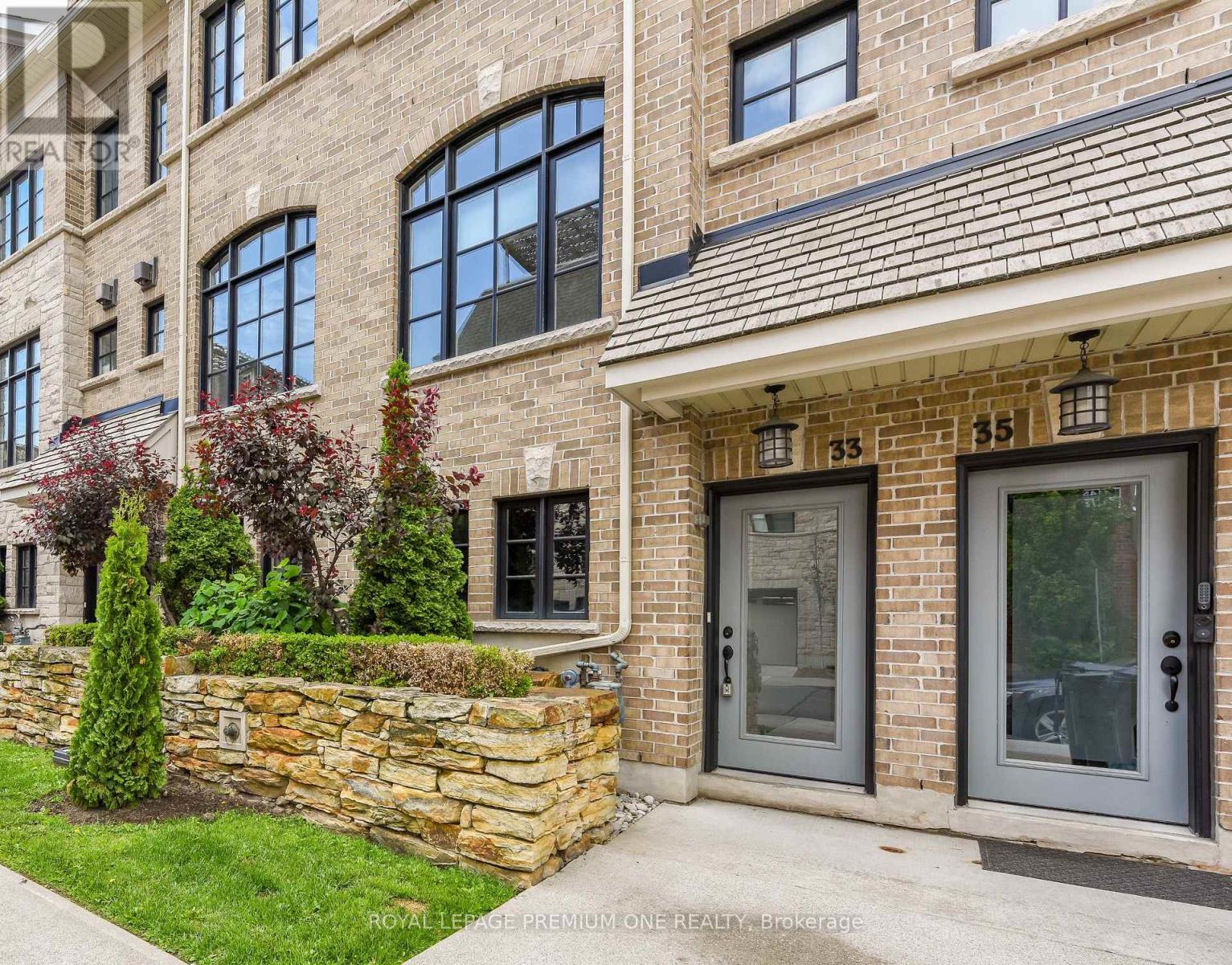33 Salvador Allende Court, Toronto, Ontario  M6G 0A3 - Photo 8 - C13240408