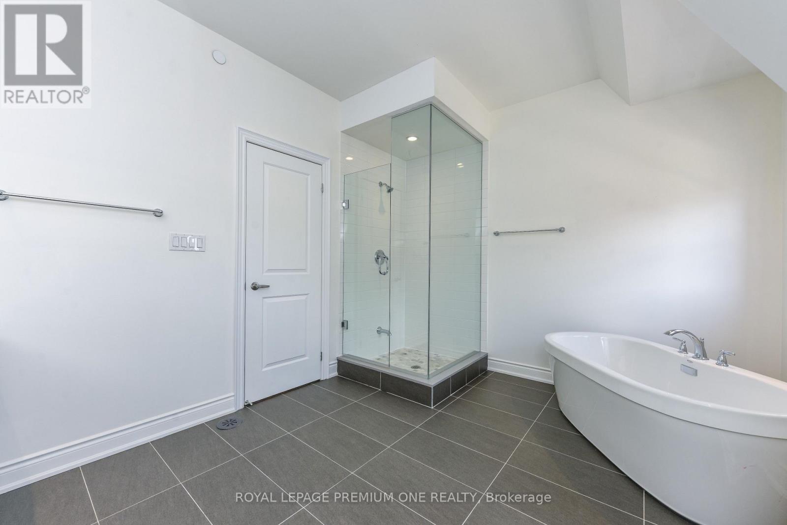 33 Salvador Allende Court, Toronto, Ontario  M6G 0A3 - Photo 18 - C13240408