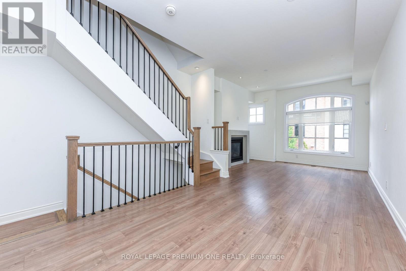 33 Salvador Allende Court, Toronto, Ontario  M6G 0A3 - Photo 9 - C13240408