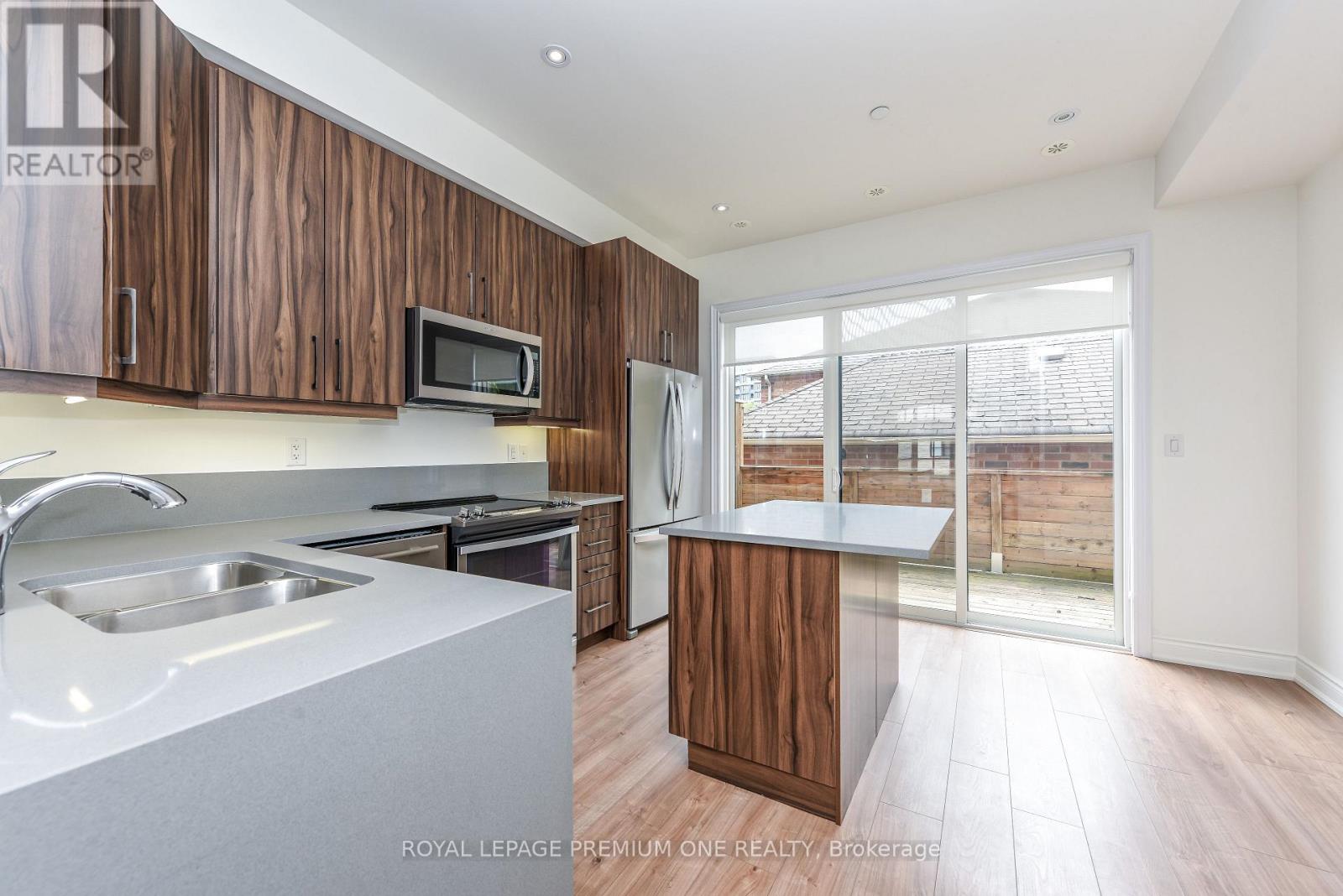 33 Salvador Allende Court, Toronto, Ontario  M6G 0A3 - Photo 14 - C13240408