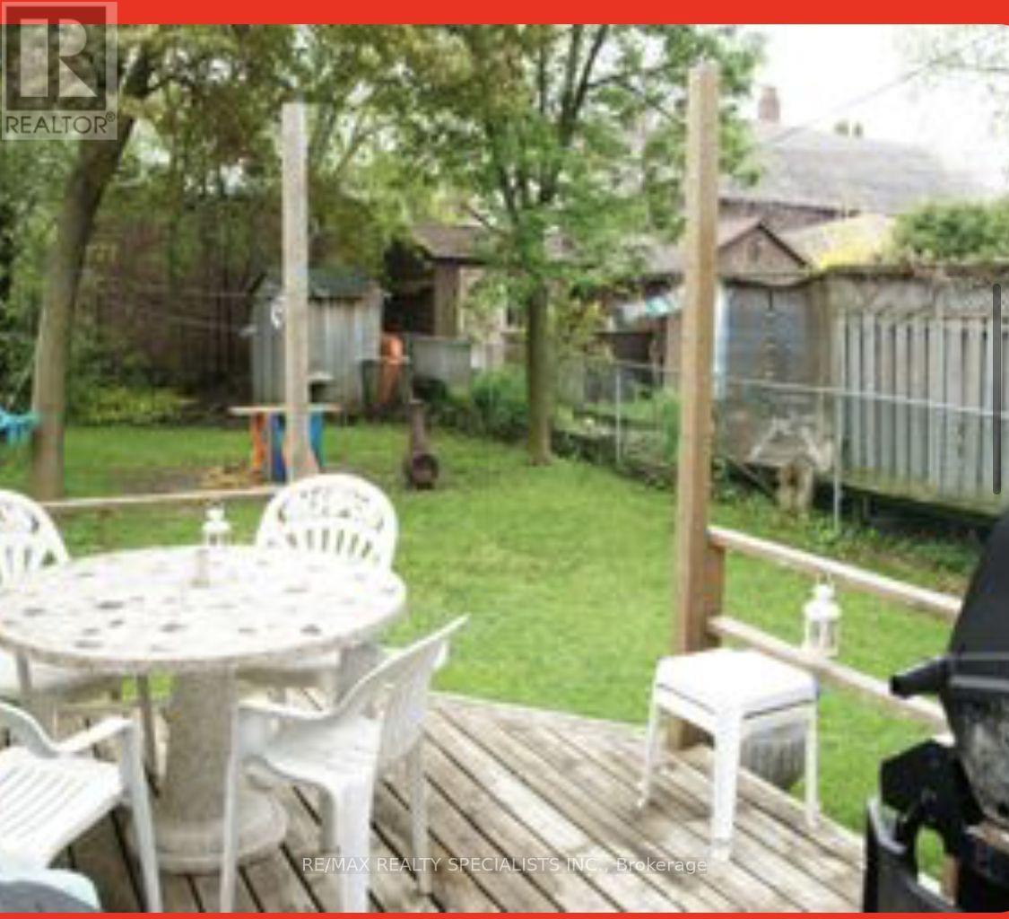 121 Maplewood Avenue, Toronto, Ontario  M6C 1J7 - Photo 12 - C13436844