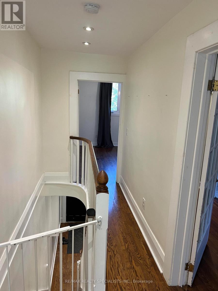 121 Maplewood Avenue, Toronto, Ontario  M6C 1J7 - Photo 4 - C13436844