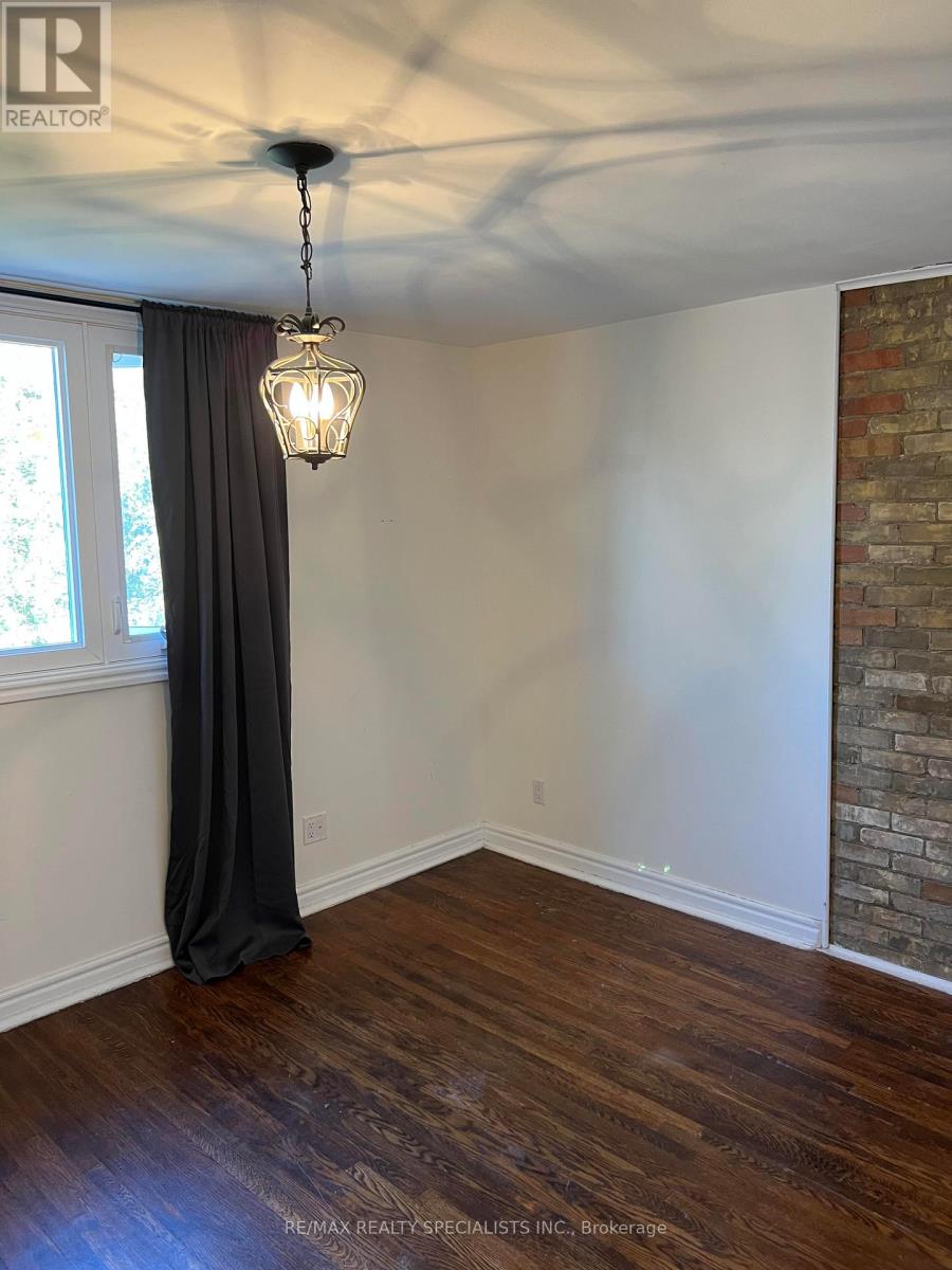 121 Maplewood Avenue, Toronto, Ontario  M6C 1J7 - Photo 6 - C13436844