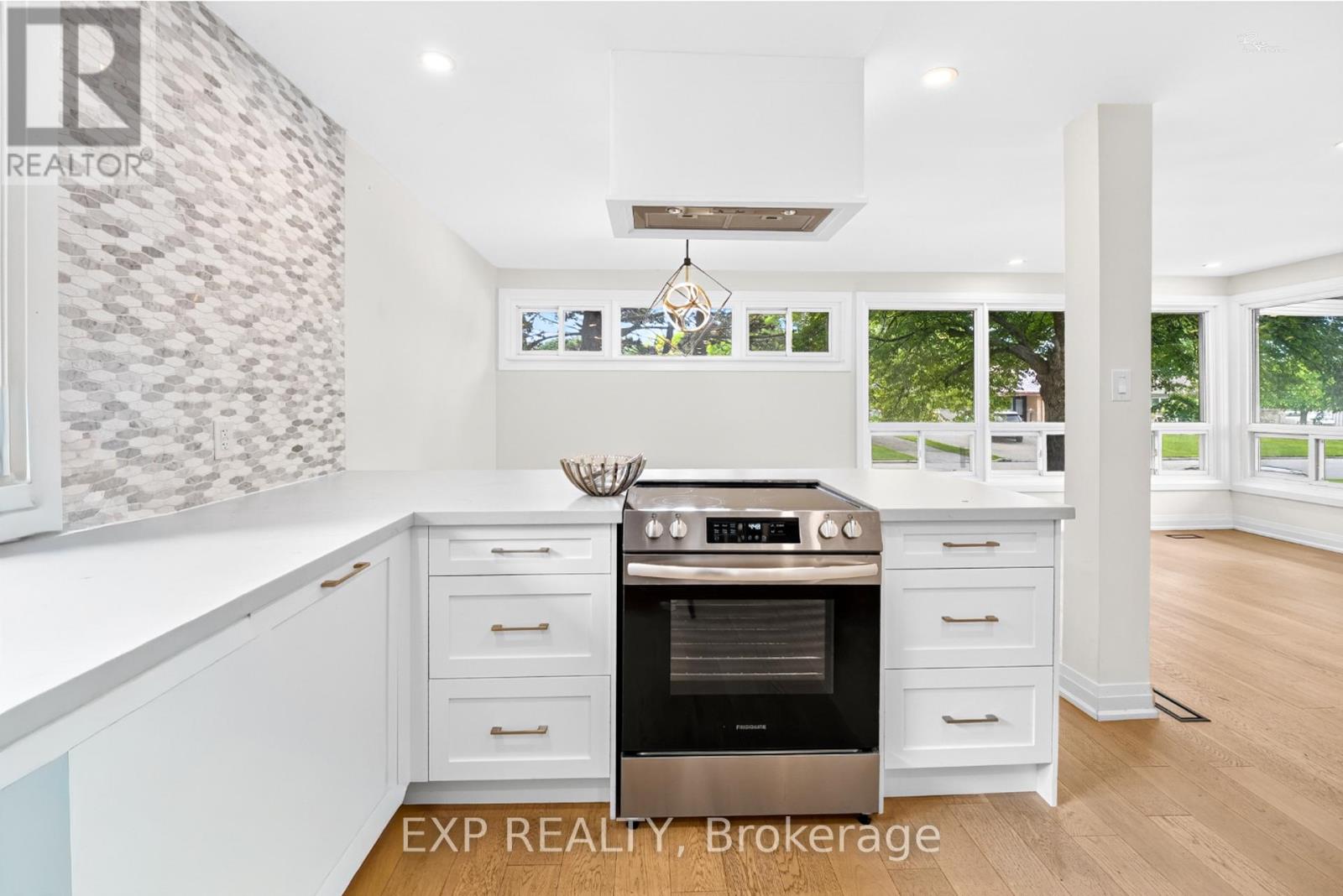 39 Treadgold Crescent, Toronto, Ontario M3A 1X1 - Photo 5 - C13472548