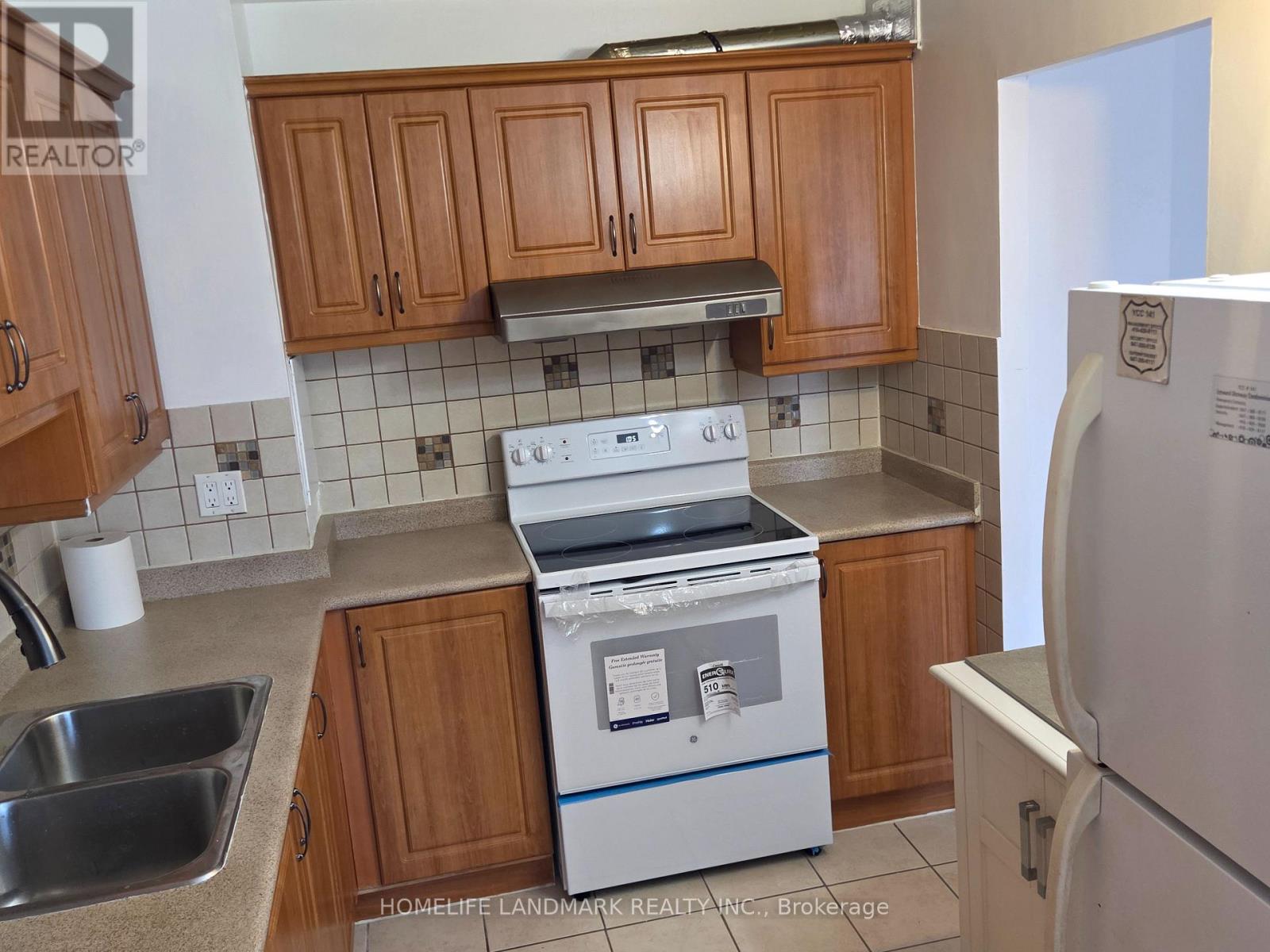 301 - 100 Leeward Glenway, Toronto, Ontario M3C 2Z1 - Photo 9 - C13472670