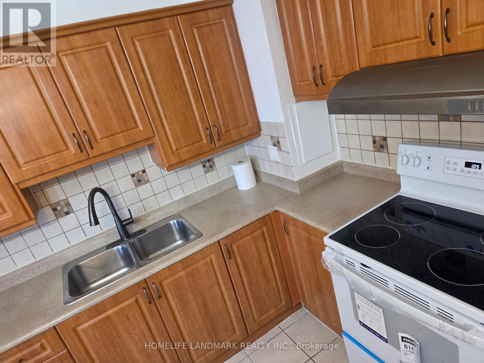 301 - 100 Leeward Glenway, Toronto, Ontario M3C 2Z1 - Photo 10 - C13472670