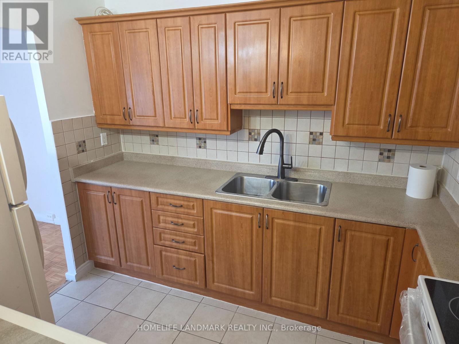 301 - 100 Leeward Glenway, Toronto, Ontario M3C 2Z1 - Photo 12 - C13472670