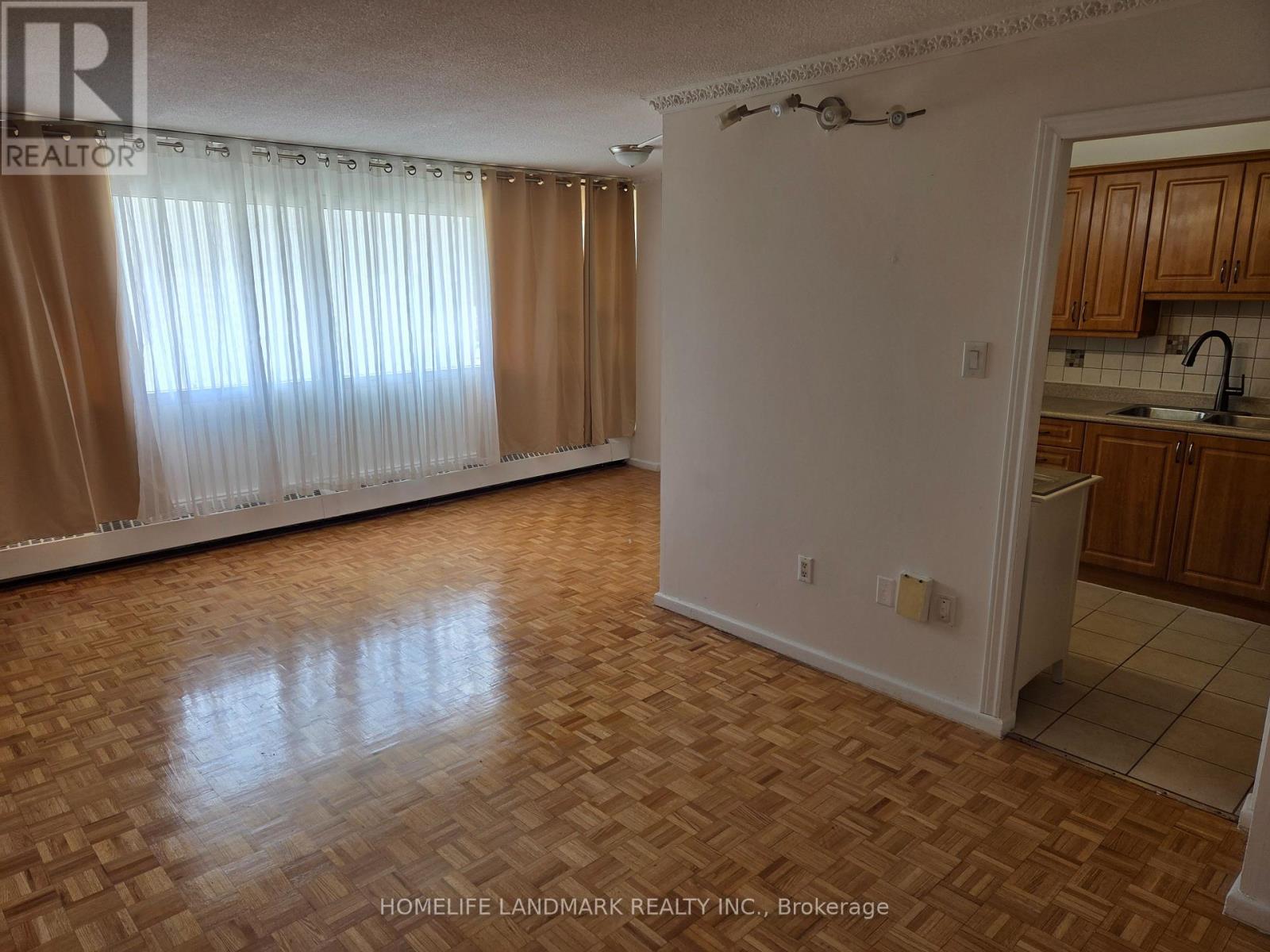 301 - 100 Leeward Glenway, Toronto, Ontario M3C 2Z1 - Photo 4 - C13472670